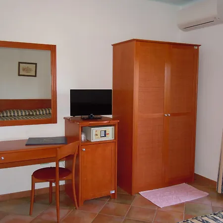 מלון Il Castello 3*